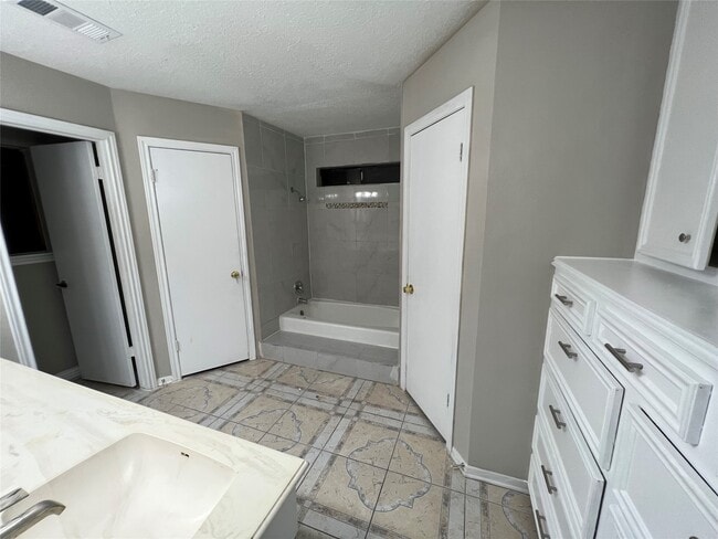 Building Photo - 15219 Paladora Dr