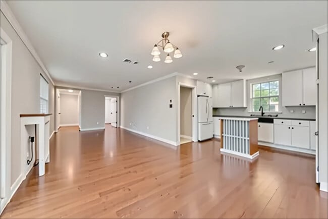 Building Photo - 711 Broadway Ave