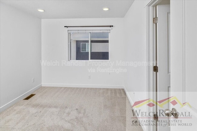 Building Photo - 82 E Weekes Wy