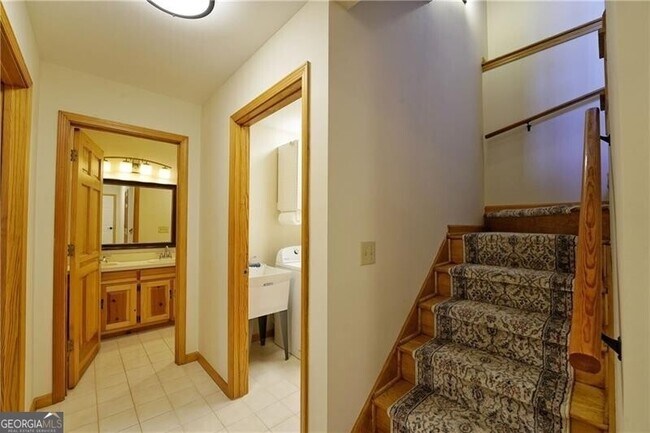 Building Photo - 127 Columbine Dr