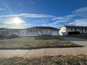 Building Photo - Beautiful walk-out ranch!
