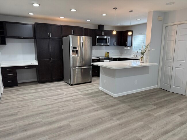 Building Photo - 1518 Thurston Ave