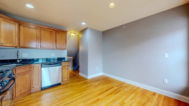 Building Photo - Spacious 2-Bedroom Townhouse with Loft – P...