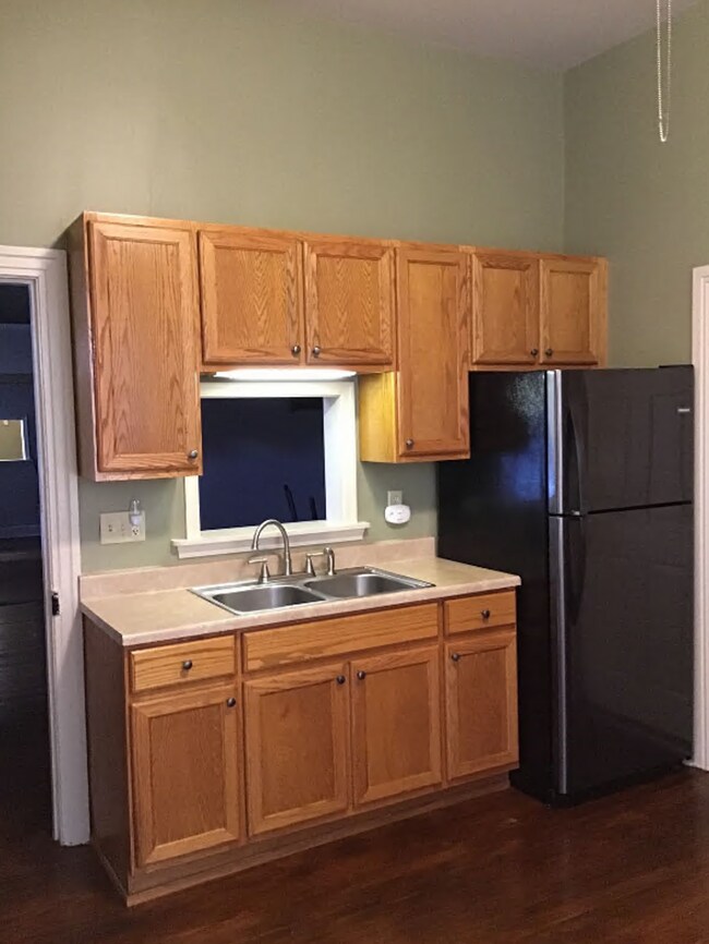 Building Photo - 134 E Queen St