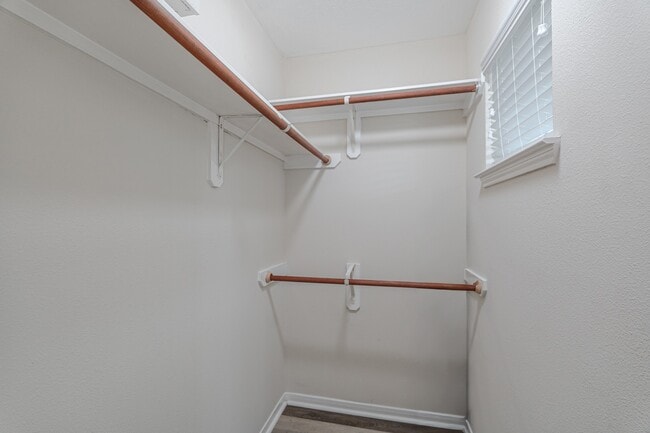 Building Photo - 20702 Settlers Lake Cir N