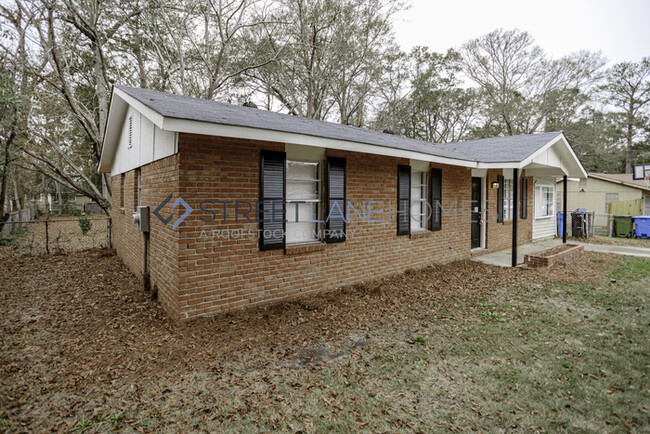 Building Photo - 5621 Buxton Dr