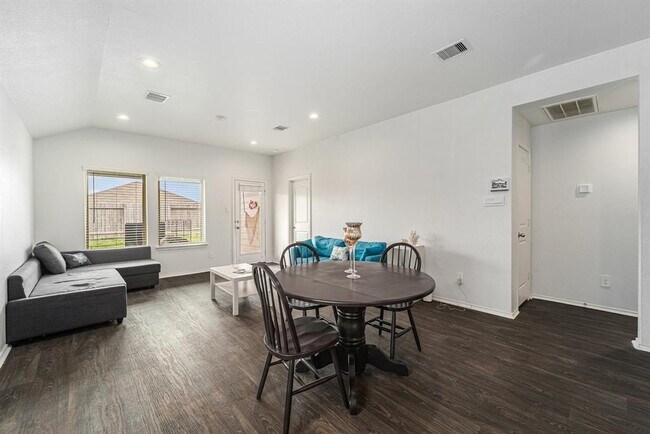 Building Photo - 22435 Forest Gorge Ln
