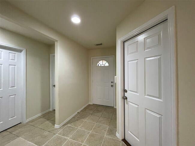 Building Photo - 5811 La Crema