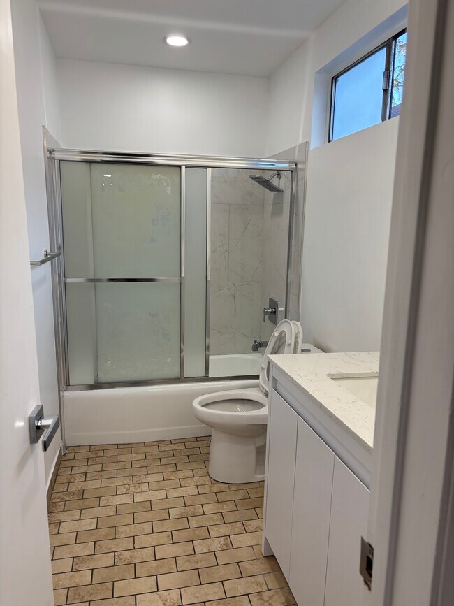 Building Photo - 1333 Centinela Ave