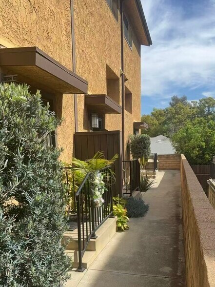 Building Photo - 104 N Wilson Ave