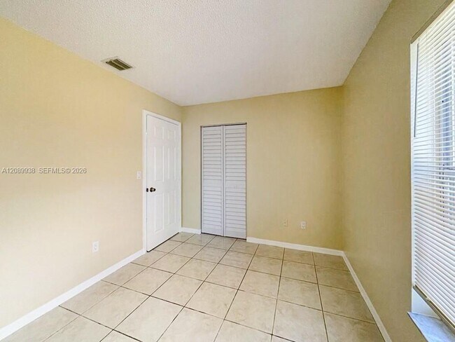Building Photo - 873 SW 10th St