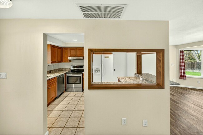 Building Photo - Unfurnished Light-Filled, Beautifully Updated 3-Bedroom Home in Jacksonville