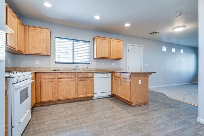 Building Photo - 5225 Shreve Ave