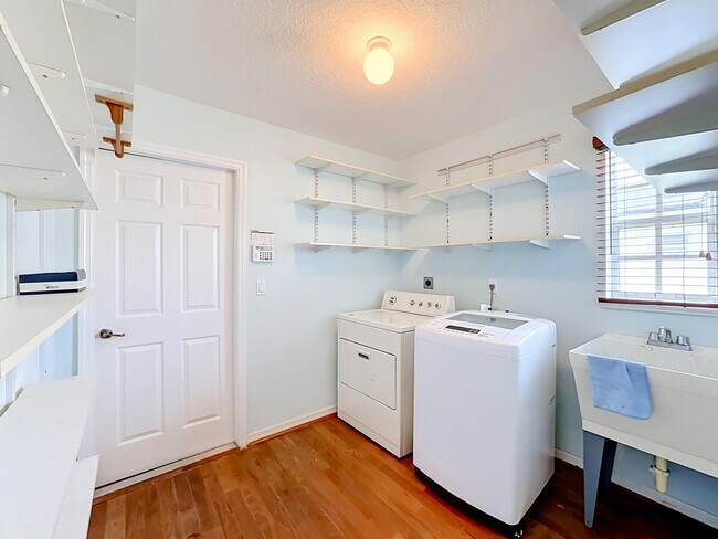 Building Photo - 6416 Las Palmas Way