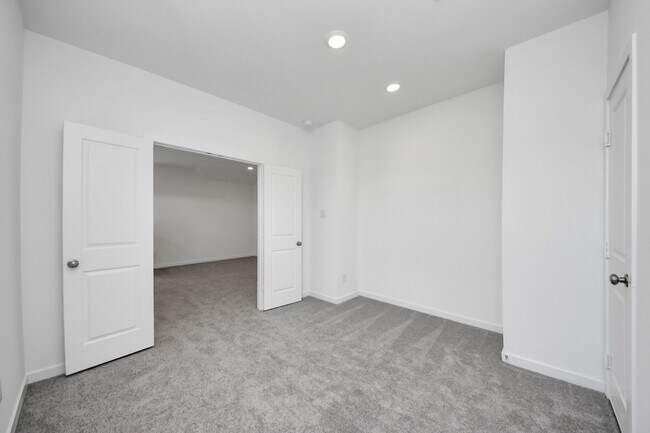 Building Photo - 27111 Blue Pool Dr