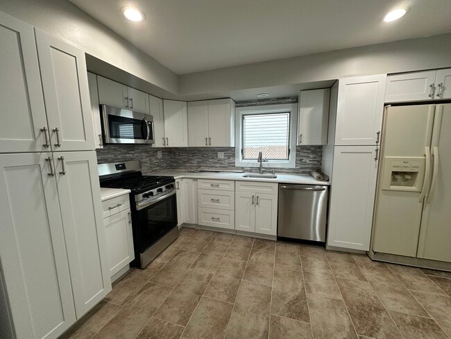 Building Photo - 312 Elverton Ave