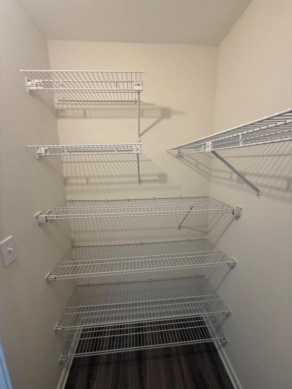 Building Photo - 925 N Halifax Ave