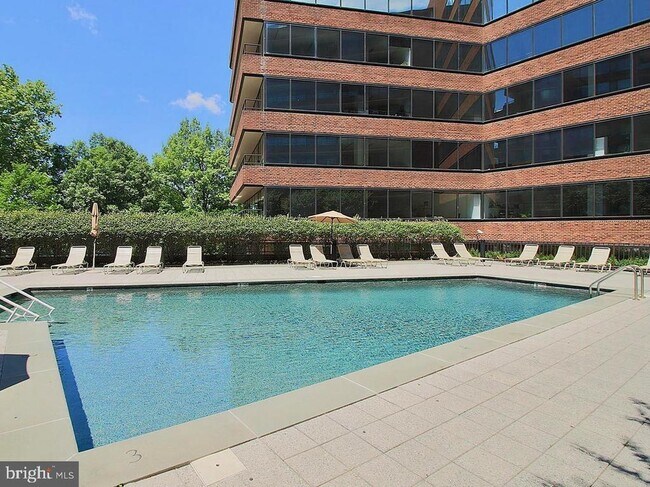 Building Photo - 2555 Pennsylvania Ave NW