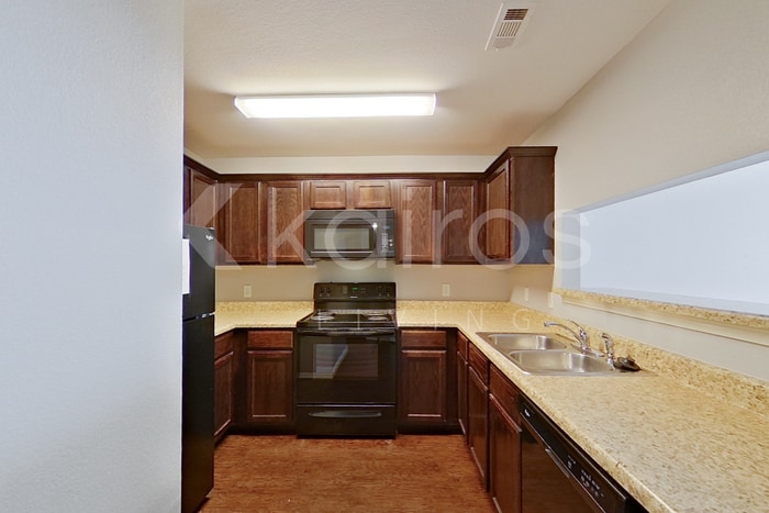 Building Photo - 5000 Thomas St