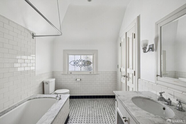 Building Photo - 2336 Broadway