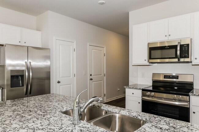 Building Photo - Brand New Townhouse - Coming Soon!