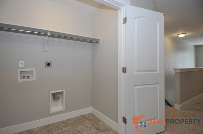 Building Photo - 13012 S Oberon Ln