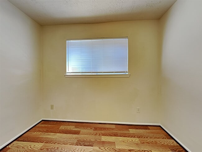 Building Photo - 16930 Barcelona Dr