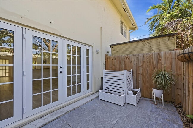 Building Photo - 4525 Bougainvilla Dr