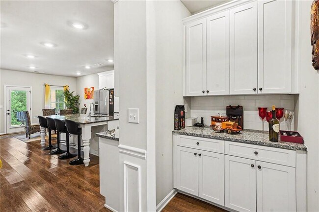 Building Photo - 521 Redchurch Dr