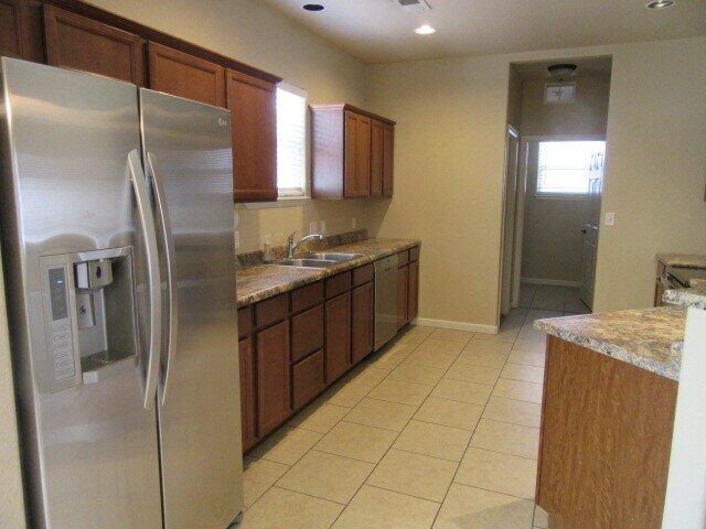 Building Photo - 2483 Wolcott Ave