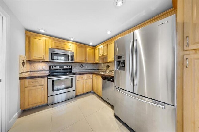 Building Photo - 3520 Oaks Way