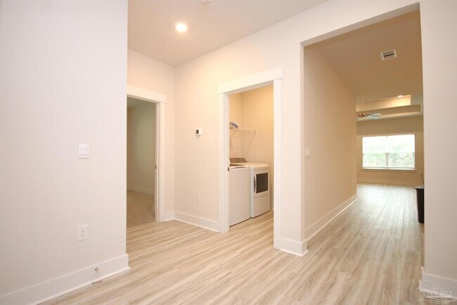 Building Photo - 5875 Sargassum Ln