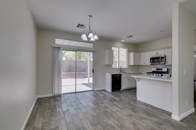 Building Photo - Beautifully updated 3-bedroom home offerin...