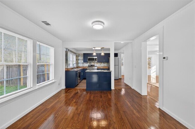 Building Photo - 240 E 5th Ave