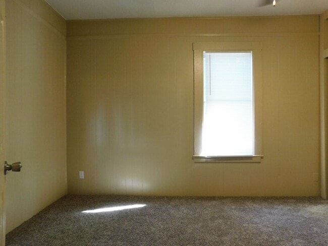 Building Photo - 3 bedroom 1 bath home Fort Smith