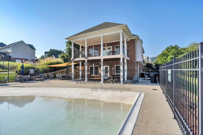 Building Photo - 2737 Russlen Dr