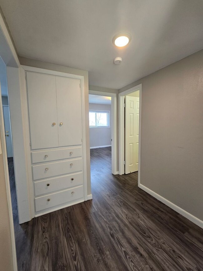 Building Photo - 3 bed 1 bath in Tecumseh!
