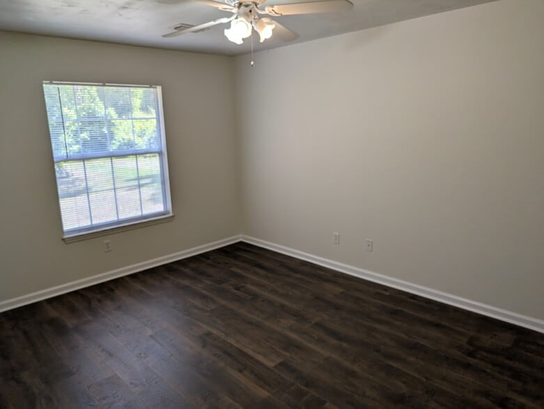 Master 2 - 2423 Chateau Ln