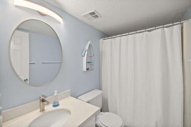 Building Photo - 909 Santa Rosa Blvd