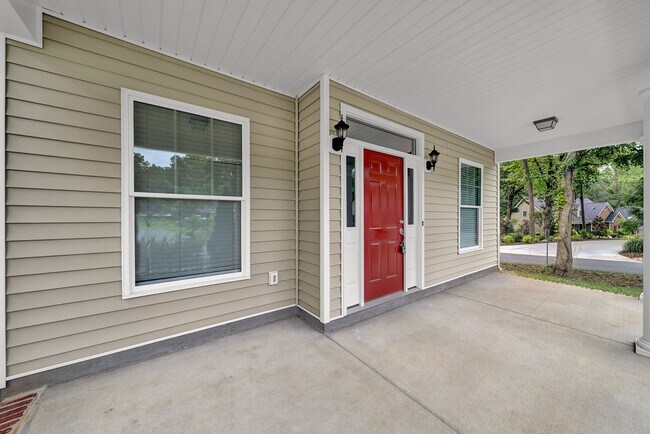 Building Photo - Two Story Cottage In Historic Waxhaw