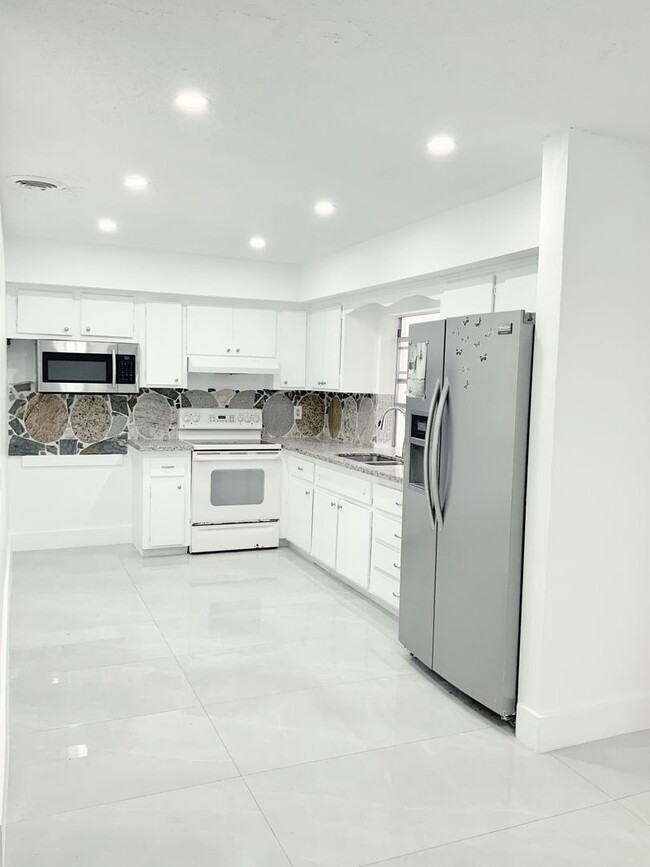 Building Photo - Charming 4-Bedroom, 3-Bath Home – Spacious...