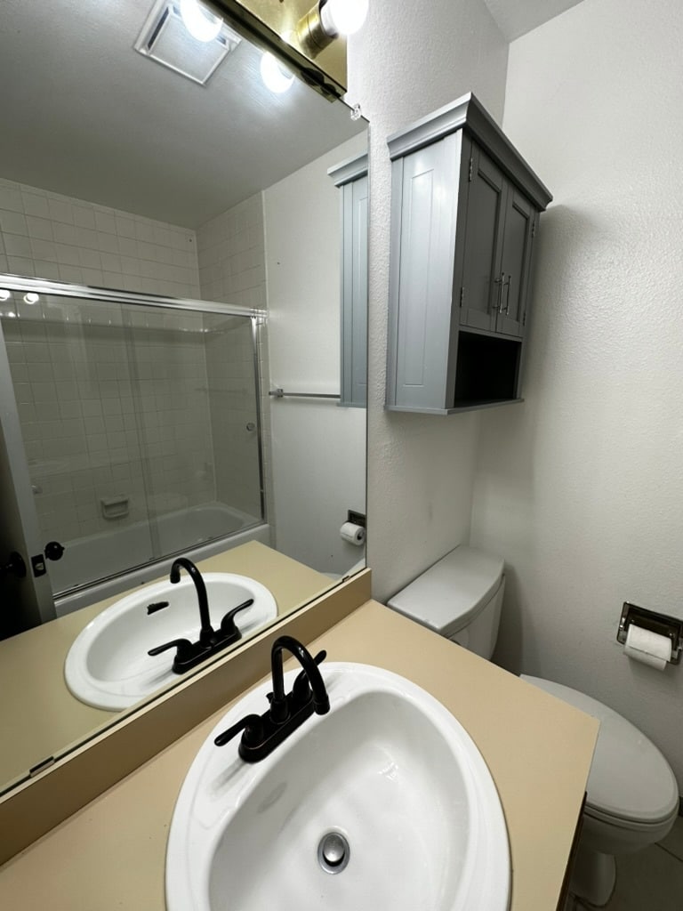 2ND FULL BATHROOM - 3260 47th St