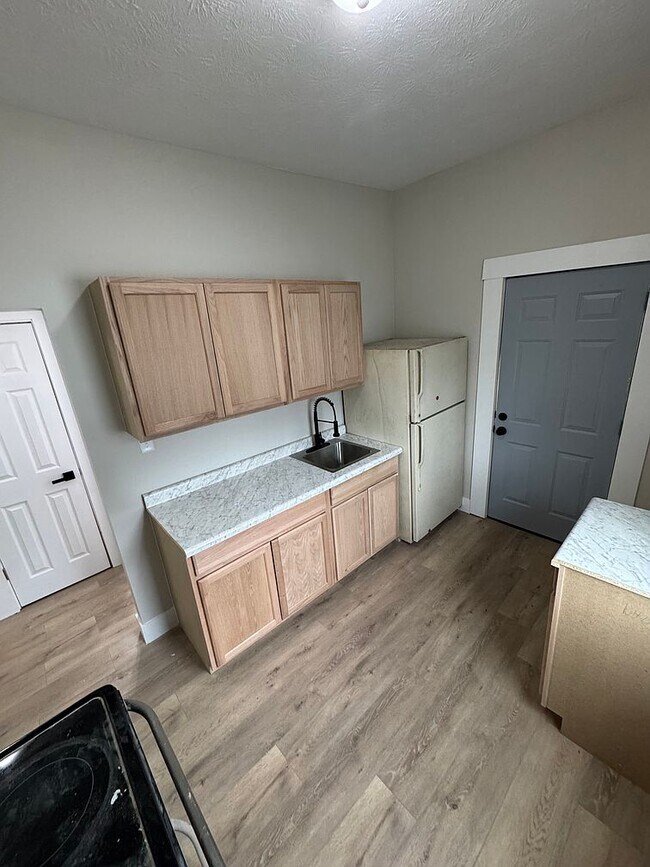 Primary Photo - 1201 Shuler Ave