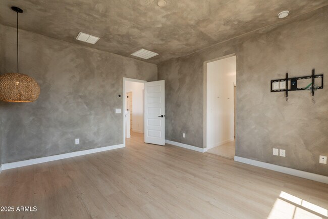 Building Photo - 4831 S Molly