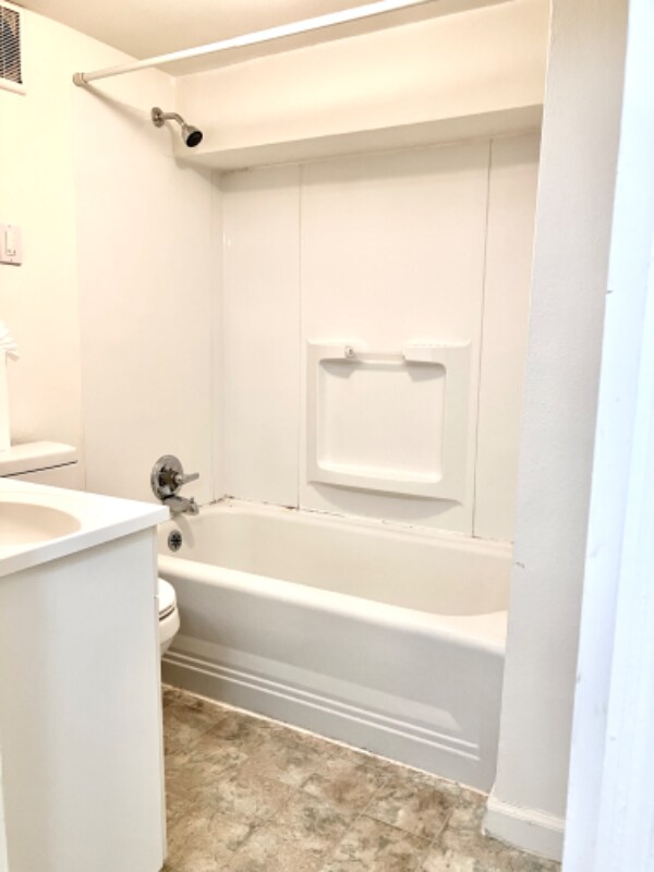 Building Photo - 2139 4th St