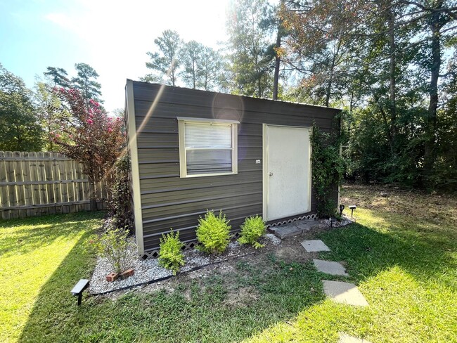 Building Photo - 3/2 For Rent near Downtown Brandon! 39042!...