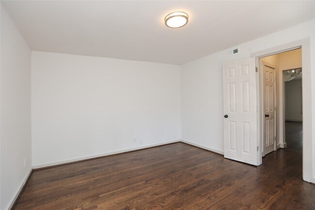 Building Photo - 1244 W 21st St