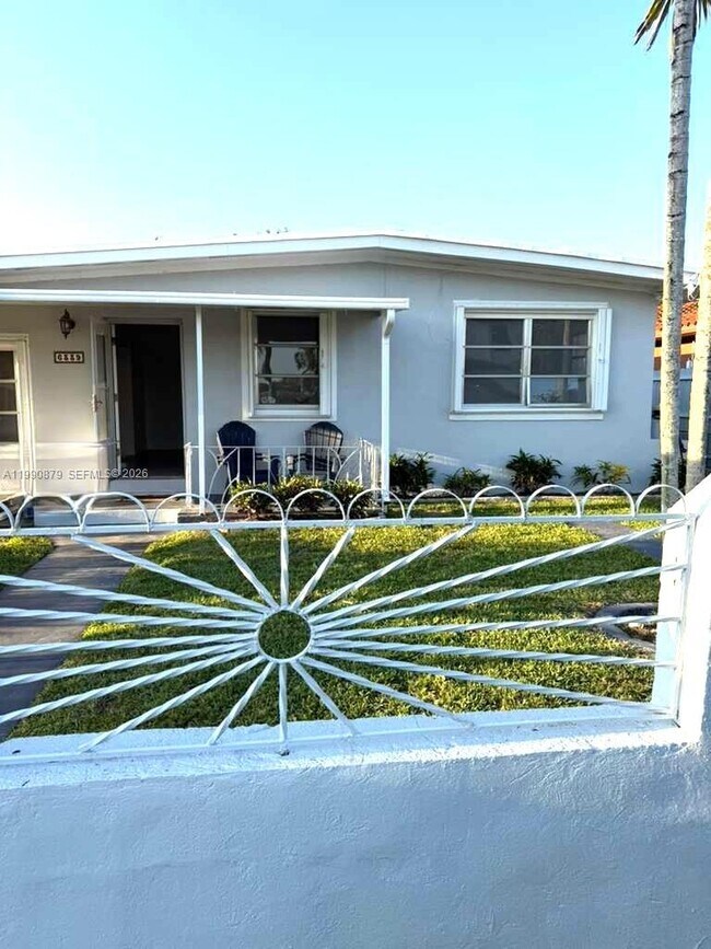 Building Photo - 6339 SW 32nd St