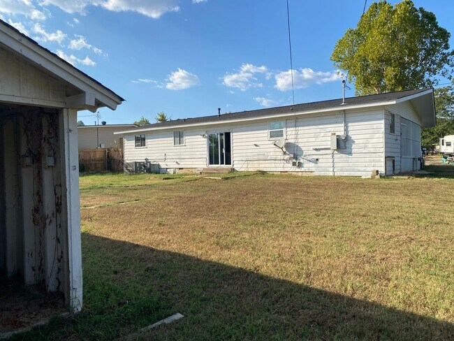 Building Photo - 406 Harper Ln