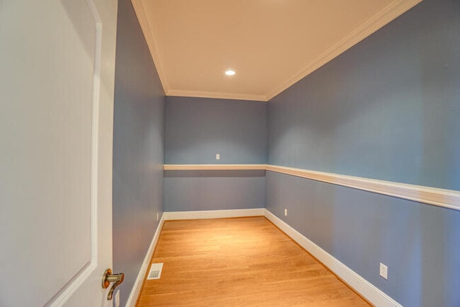 Building Photo - FOUR BEDROOM HOUSE IN LACAMAS SHORES WINTE...